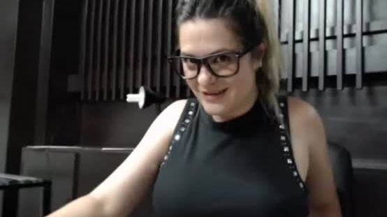 Pariswells ohmibod in the office flash tits