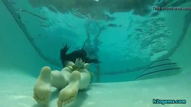 Apple pulley underwater